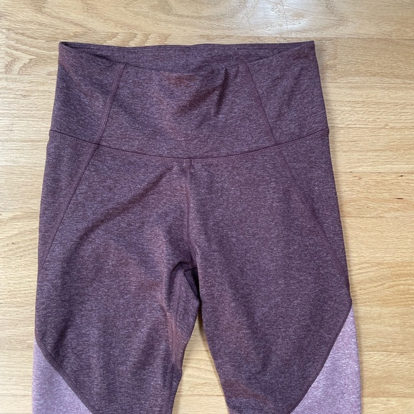 Old Navy Active Elevate ColorBlock Leggings Size Medium in Excellent Condition - Picture 4 of 11